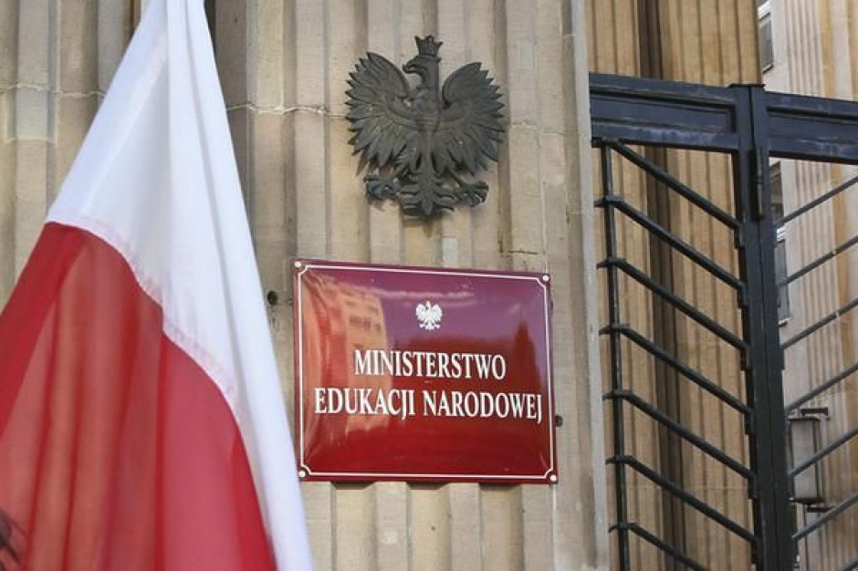 Nowe Stawki Minimalnego Wynagrodzenia Zasadniczego Tyle Po Podwyżkach Zarobią Nauczyciele 1200