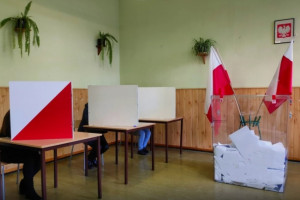 Druga tura wyborów samorządowych odbędzie się 21 kwietnia. Fot. Shutterstock/tupungato