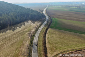 Trasa ekspresowa S8 na południe od Wrocławia zastąpi obecną drogę krajową nr 8 (na zdjęciu). Fot. GDDKiA - Michał Soroko
