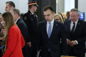 Minister Andrzej Domański zapewnił, że trwają prace nad reformą sposobu finansowania samorządów (fot. PAP/Paweł Supernak)