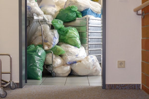 Odpady zakaźne muszą być obecnie unieszkodliwiane w wyspecjalizowanych spalarniach  (fot.shutterstock/Lilia Solonari)