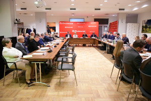 W Warszawie odbyło się spotkanie, podczas którego omawiano m.in. przyszłość CPK (fot. Urząd Marszałkowski Województwa Mazowieckiego)