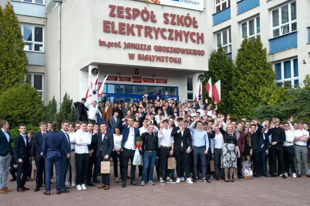 Zakończenie roku szkolnego dla maturzystów co roku odbywa się pod koniec kwietnia - zdjęcie poglądowe (Fot. zse.bialystok.pl)