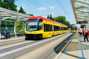 W Ministerstwie Infrastruktury rozpoczęły się prace nad zintegrowanym biletem na pociągi, autobusy i tramwaje (fot. shutterstock/Margy Crane)