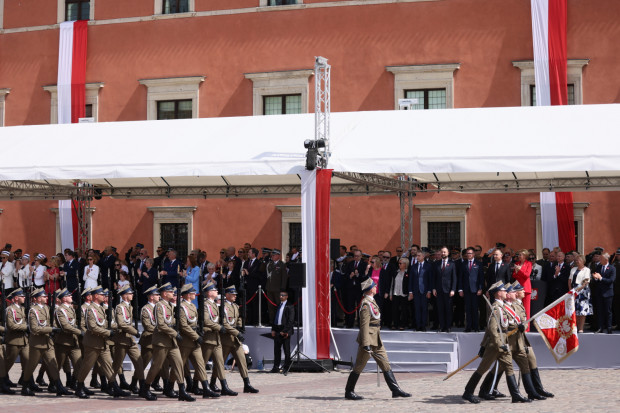 Defilada wojskowa w Warszawie w czasie obchodów rocznicy uchwalenia Konstytucji 3 Maja (fot. PAP/Leszek Szymański)