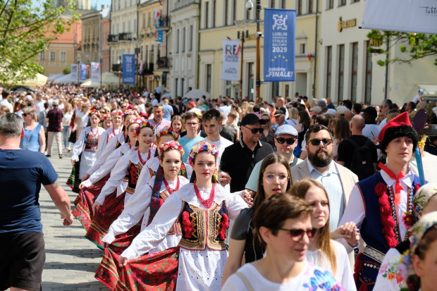 Setki par odtańczyły poloneza w Lublinie (fot. X/Miasto Lublin)