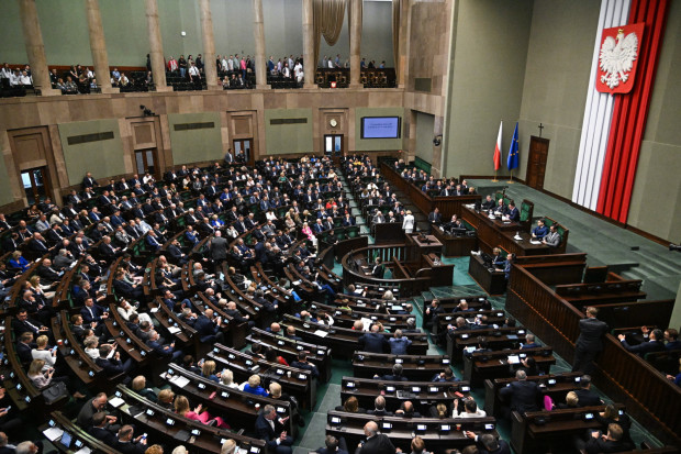 W harmonogramie prac Sejmu są ceny prądu i bon energetyczny (fot. PAP/Radek Pietruszka)