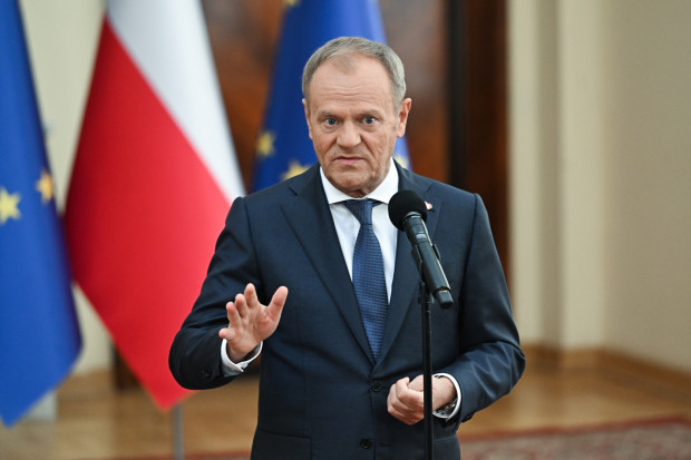 Premier Donald Tusk podczas konferencji prasowej po posiedzeniu rządu, 14 maja br. (fot. PAP/Radek Pietruszka)