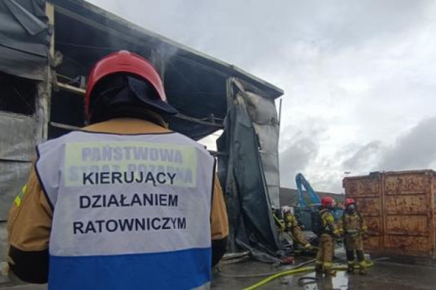 Pożar wybuchł w nocy z środy na czwartek w punkcie selektywnej zbiórki odpadów w Czechowicach-Dziedzicach (fot. ilustracyjne/PSP Zawiercie)