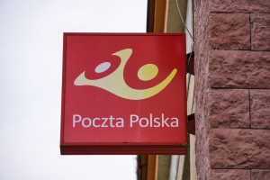 Poczta Polska otrzyma pomoc ze strony państwa (fot. Shutterstock/ Lukasz Michalczyk)