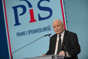 Jarosław Kaczyński (na zdj.) zawiesił w prawach członka tego ugrupowania Krzysztofa Jurgiela (fot. PAP/Marcin Obara)