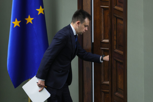 Minister finansów Andrzej Domański zapewnia, że Polska nie przygotowuje się do przyjęcia europejskiej waluty (fot. PAP/Leszek Szymański)