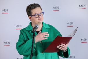 Przepisy rozporządzenia o niewliczaniu ocen do średniej obowiązują wszystkie szkoły - zaznacza wiceszefowa MEN Katarzyna Lubnauer (fot. PAP/Szymon Pulcyn)