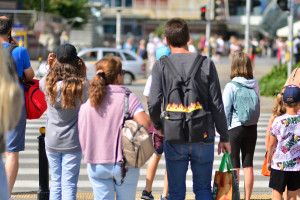 Insegnanti, dipendenti pubblici, vigili del fuoco, agenti di polizia e altri dipendenti del settore pubblico riceveranno probabilmente un aumento del 3% l'anno prossimo.
