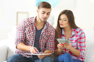 Pessoas da Geração Z investem mais frequentemente em ações e imóveis