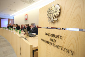 Una decisión firmada por el alcalde de un municipio en materia de impuesto predial, incluso si está respaldada por el conocimiento de los empleados del bufete de abogados, proviene de una autoridad fiscal, dictaminó el Tribunal Administrativo Supremo.